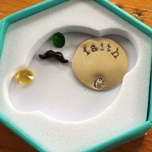 Origami owl plate free charms